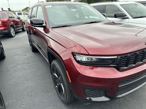 New 2025 Jeep Grand Cherokee L Altitude AWD/4WD image 3
