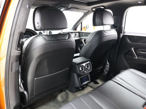 Used 2019 Bentley Bentayga image 56