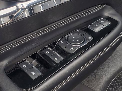 Used 2024 Lincoln Corsair AWD w/ Equipment Group 101A image 9