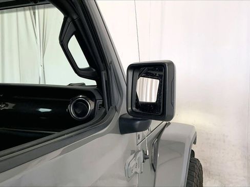 Used 2021 Jeep Wrangler Unlimited Sahara AWD/4WD image 11