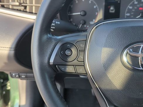 Used 2023 Toyota Corolla Cross LE image 11