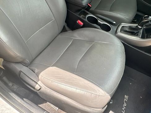 Used 2015 Hyundai Elantra Limited FWD image 24