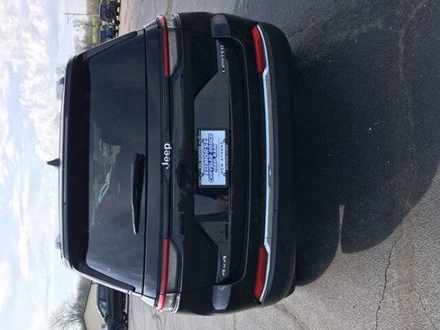 Used 2023 Jeep Grand Cherokee Limited image 7