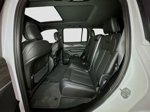 New 2025 Jeep Grand Cherokee Limited w/ Luxury Tech Group II image 15