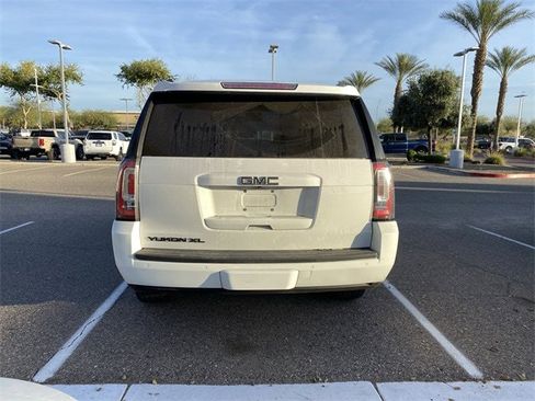 Used 2019 GMC Yukon XL SLT image 3