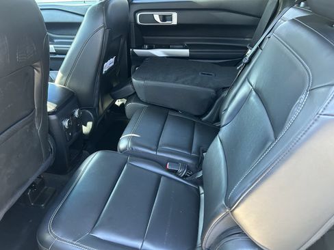 Used 2021 Ford Explorer XLT w/ Equipment Group 202A RWD image 12