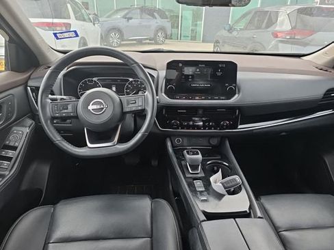 Used 2023 Nissan Rogue SL w/ SL Premium Package image 3