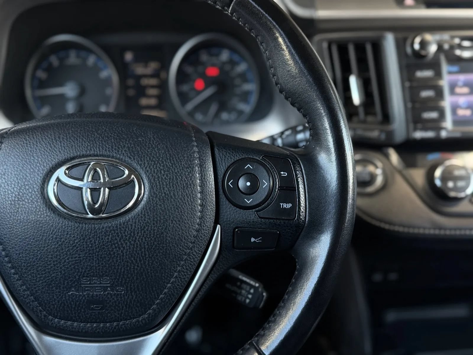 Used 2018 Toyota RAV4 XLE AWD/4WD image 23