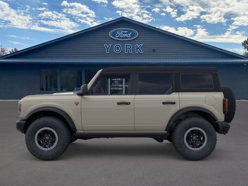 New 2026 Ford Bronco Badlands image 3