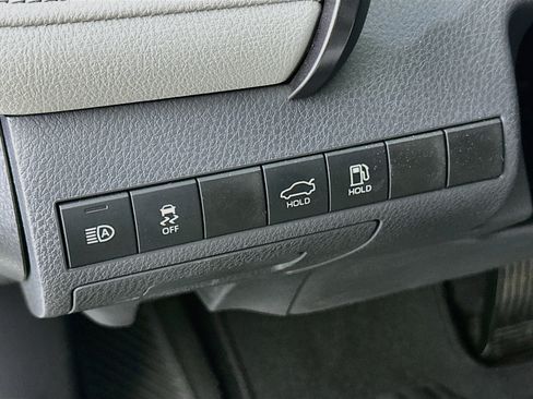 Used 2019 Toyota Camry SE w/ Audio Package FWD image 17