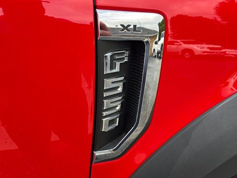 Used 2019 Ford F550 4x4 Regular Cab Super Duty image 17