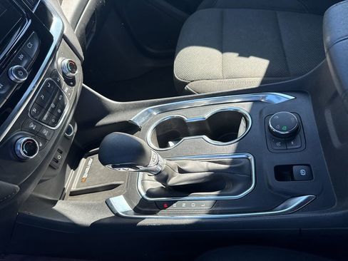 Used 2023 Chevrolet Traverse LT image 22