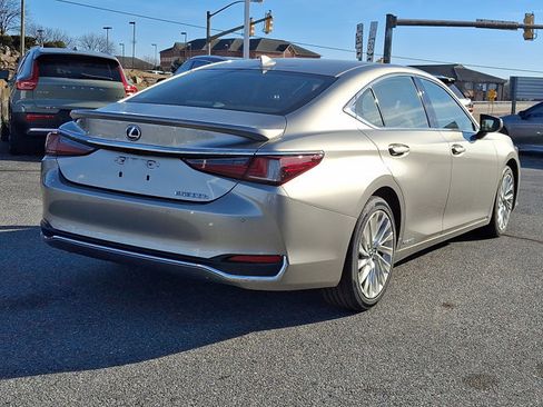 Used 2020 Lexus ES 300h w/ Luxury Package image 6