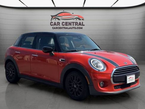 Used 2020 MINI Cooper 4-Door Hardtop w/ Storage Package FWD image 8