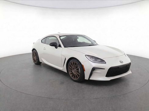 Used 2023 Toyota GR86 RWD image 3