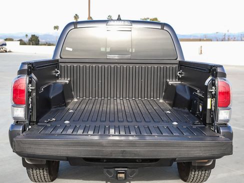 Certified 2020 Toyota Tacoma TRD Off-Road image 25