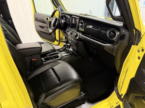 Used 2023 Jeep Wrangler Unlimited Sahara AWD/4WD image 17