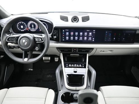 Certified 2025 Porsche Cayenne Turbo AWD/4WD image 6