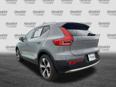 Used 2025 Volvo XC40 B5 Plus image 8