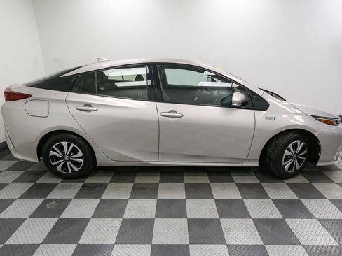 Used 2017 Toyota Prius Prime Premium image 7