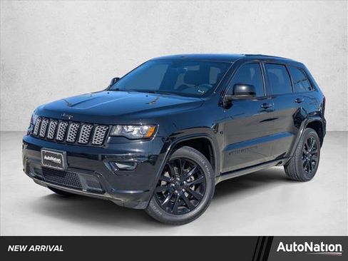 Used 2017 Jeep Grand Cherokee Altitude RWD image 1