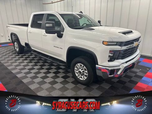 Used 2024 Chevrolet Silverado 2500 LT image 1