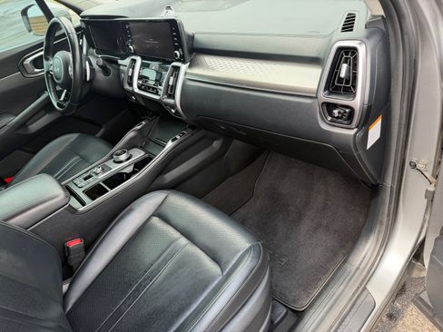Used 2022 Kia Sorento S FWD image 11