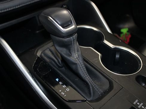 Used 2022 Toyota Highlander XLE image 32