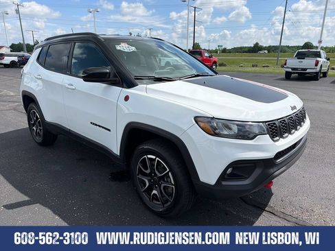 Used 2025 Jeep Compass Trailhawk AWD/4WD image 7