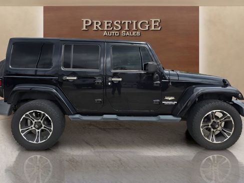 Used 2013 Jeep Wrangler Unlimited Sahara w/ Connectivity Group image 17
