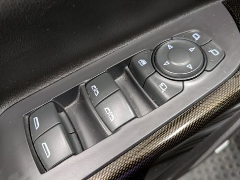 Used 2022 GMC Acadia AT4 w/ Technology Package image 9