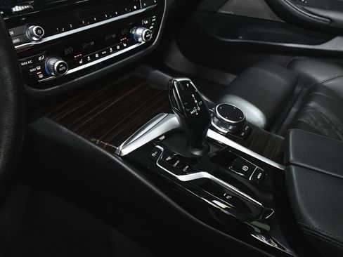 Used 2023 BMW 530i xDrive w/ Premium Package image 54