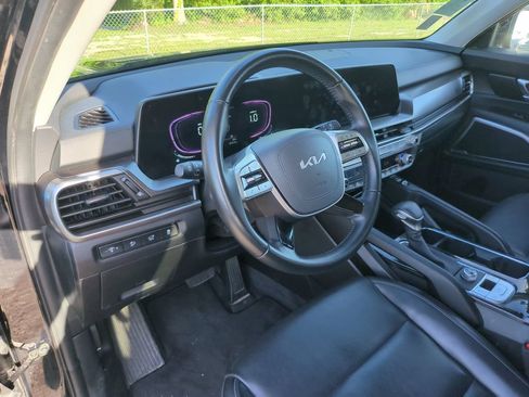 Used 2025 Kia Telluride S FWD image 8
