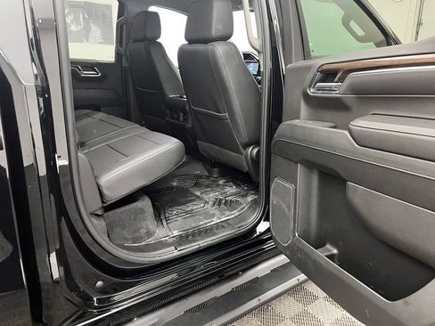 Used 2025 Chevrolet Silverado 1500 LT Trail Boss w/ Convenience Package II AWD/4WD image 36