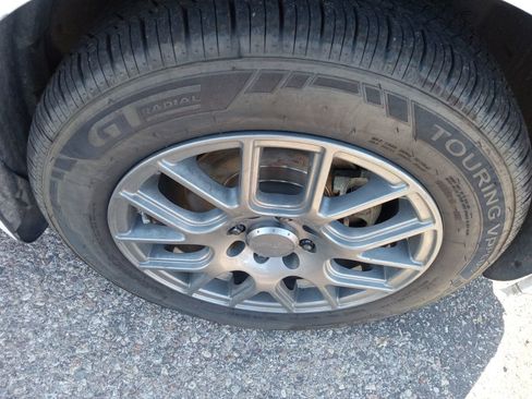 Used 2016 Nissan Versa SV image 21