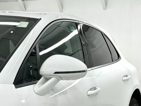 Certified 2024 Porsche Macan image 19