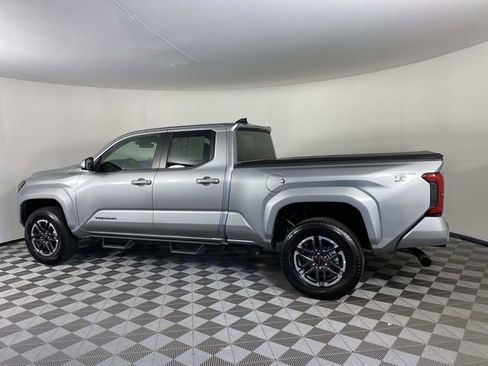 Used 2025 Toyota Tacoma TRD Sport AWD/4WD image 5