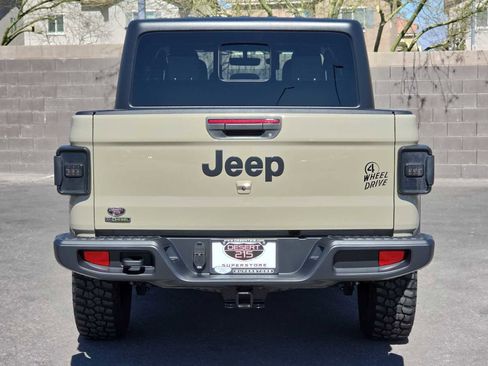 Used 2022 Jeep Gladiator Sport image 8