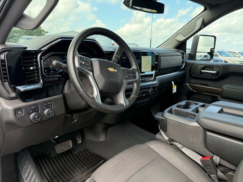Used 2025 Chevrolet Silverado 3500 LT AWD/4WD image 14
