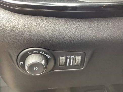 Certified 2022 Jeep Compass Latitude w/ Sun and Sound Group AWD/4WD image 31