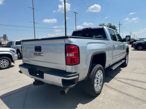 Used 2018 GMC Sierra 2500 Denali w/ Duramax Plus Package AWD/4WD image 3
