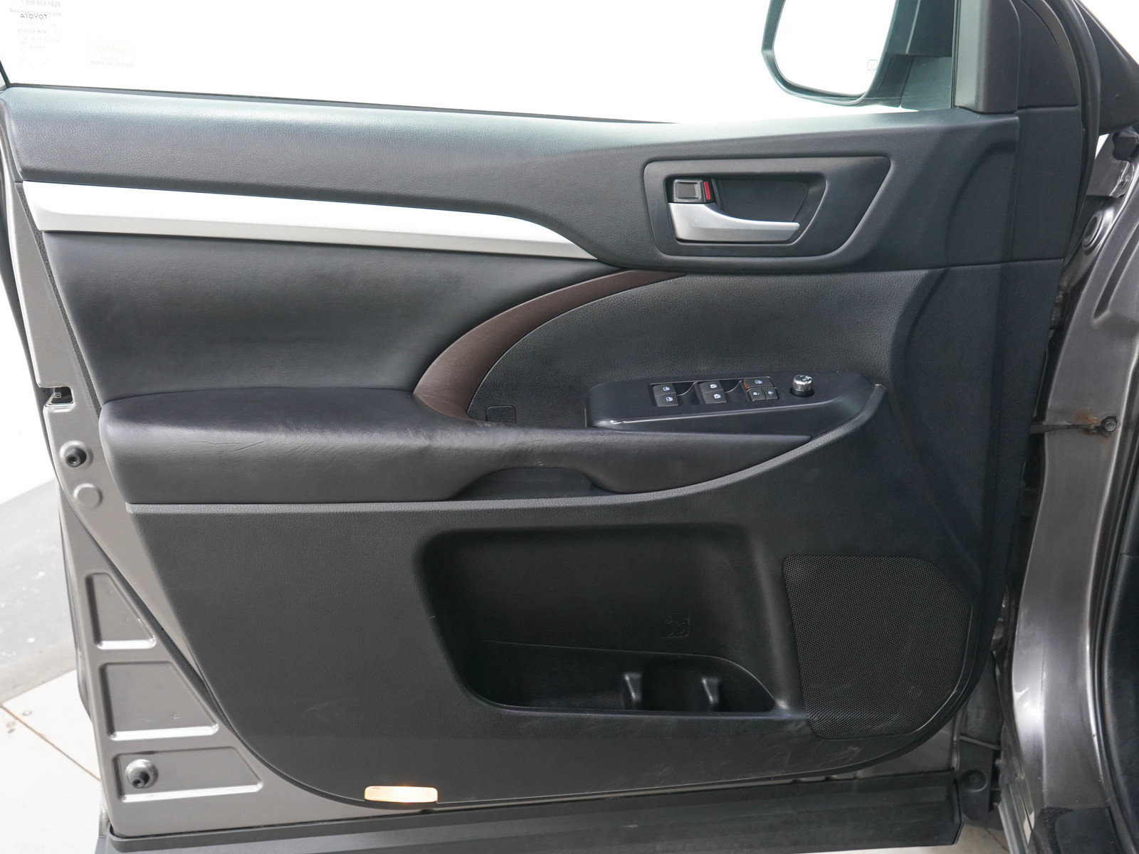 Used 2019 Toyota Highlander XLE AWD/4WD image 21