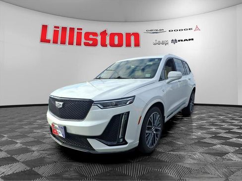 Used 2023 Cadillac XT6 Sport w/ Technology Package image 8