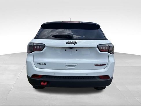 Used 2024 Jeep Compass Trailhawk w/ Trailhawk Convenience Group AWD/4WD image 14