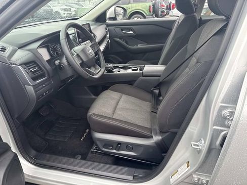 Used 2025 Nissan Rogue SV image 18
