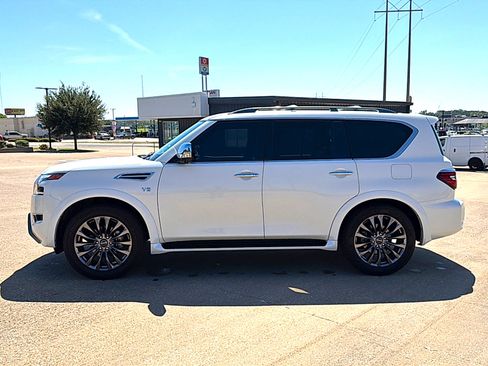Used 2021 Nissan Armada Platinum w/ Captain's Chairs Package RWD image 2