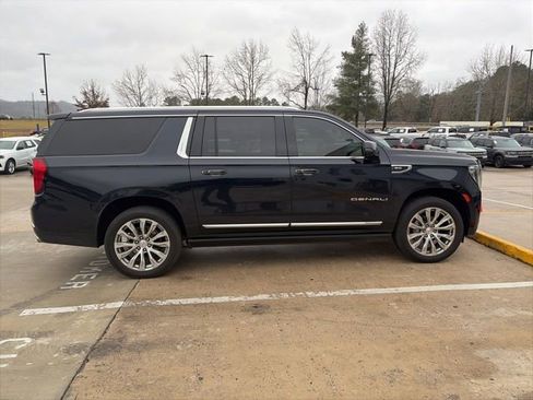 Used 2022 GMC Yukon XL Denali w/ Denali Premium Package image 13