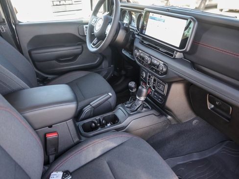 Used 2025 Jeep Wrangler Unlimited Rubicon w/ XTREMEE 35" Tire Package image 26