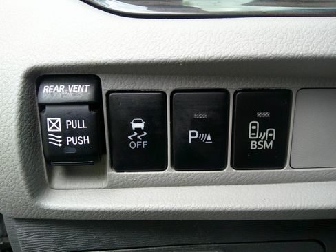 Used 2015 Toyota Sienna XLE Premium image 16