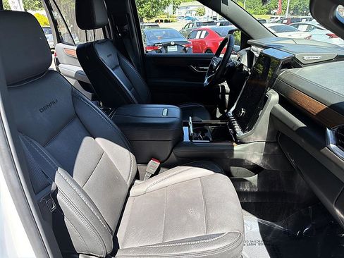Used 2025 GMC Yukon Denali RWD image 20